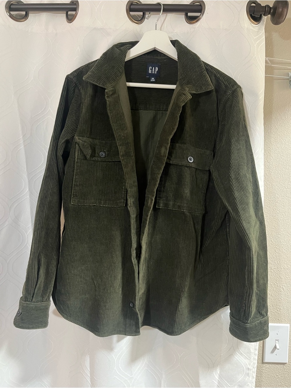 GAP Women’s Olive Corduroy Shirt Jacket